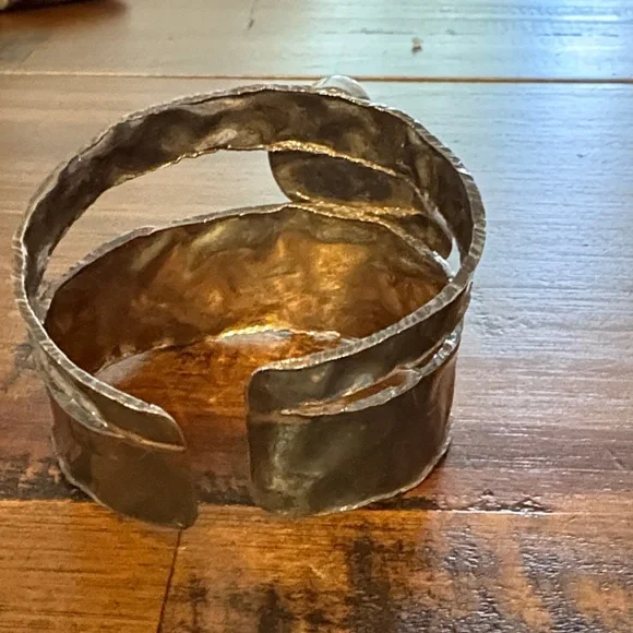 Artisan Silver and Pearl Bracelet - Picture 3 of 4